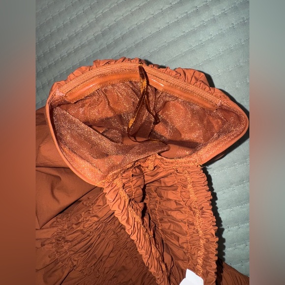 ASTR the label Rust Smocked Puff Sleeve Top. Size XS. NWT - Picture 7 of 8